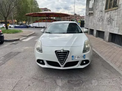 Usata Alfa Romeo Giulietta Progression 120 CV (88 kW) 2011 Bianco Utilitaria