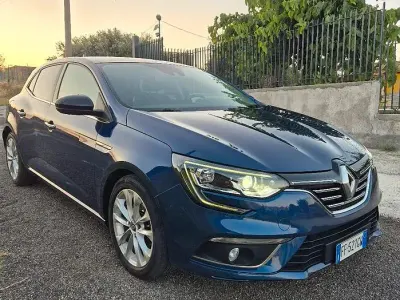 Usata Renault Mégane IV Bose Edition 110 CV (80 kW) 2017 Blu Berlina