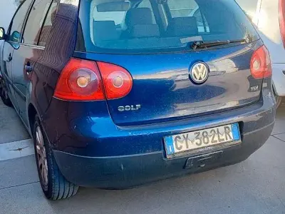 Usata VW Golf V 105 CV (77 kW) 2005 Blu Utilitaria