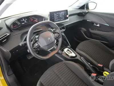 Usata Peugeot 208 Allure 101 CV (74 kW) 2023 Giallo faro Utilitaria