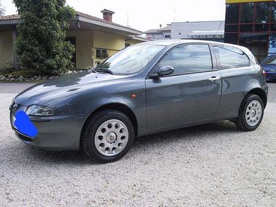 Usata Alfa Romeo 147 115 CV (84 kW) 2001 Grigio Utilitaria