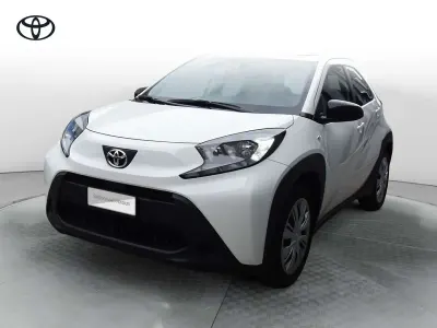 Usata Toyota Aygo X Active 72 CV (52 kW) 2025 Bianco SUV