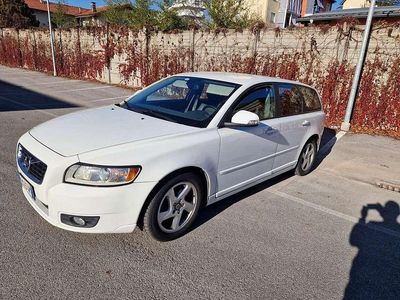 Usata Volvo V50 Momentum 109 CV (80 kW) 2012 Bianco Station wagon