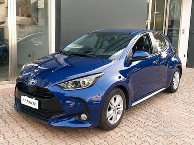 Usata Toyota Yaris Business Edition 72 CV (52 kW) 2021 Blu Utilitaria
