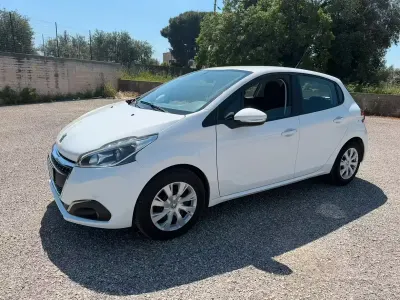 Usata Peugeot 208 Active 75 CV (55 kW) 2016 Bianco Utilitaria