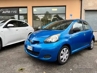 Second-hand Toyota Aygo 68 CP (50 kW) 2010 Albastru Hatchback