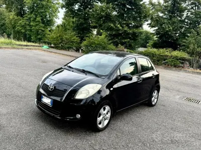 Usata Toyota Yaris 100 CV (73 kW) 2009 Nero Utilitaria