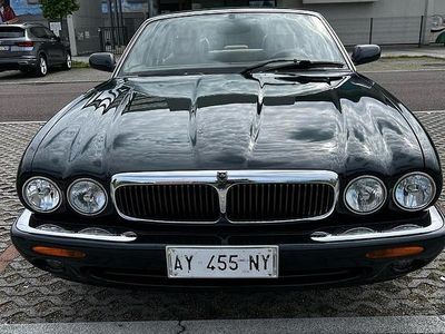Usata Jaguar XJ8 Executive 1998 Verde Berlina