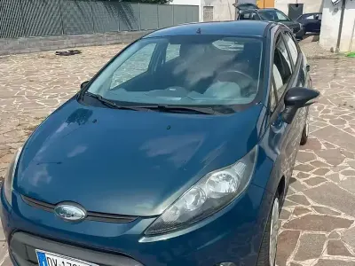 Usata Ford Fiesta 82 CV (60 kW) 2009 Blu Berlina