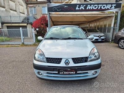 Usata Renault Clio II Expression 58 CV (42 kW) 2001 Grigio Berlina