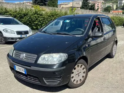 Begagnad Fiat Punto Classica 69 HK (50 kW) 2011 Svart Halvkombi