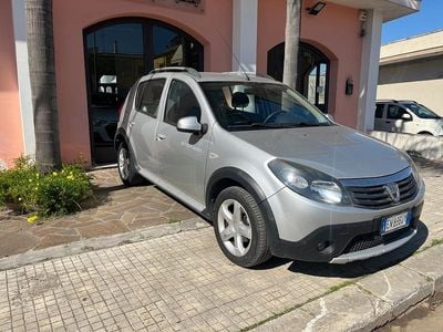 Occasion Dacia Sandero Stepway 85 ch (62 kW) 2012 Argent Berline
