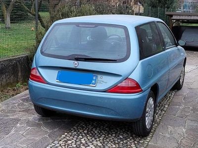 Usata Lancia 2000 60 CV (44 kW) 2001 Blu/azzurro Berlina