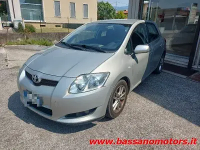 Usata Toyota Auris Sol 90 CV (66 kW) 2009 Argento metallizzato Utilitaria