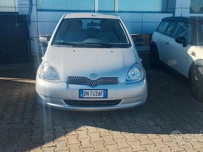 Second-hand Toyota Yaris 68 CP (50 kW) 2000 Gri Hatchback