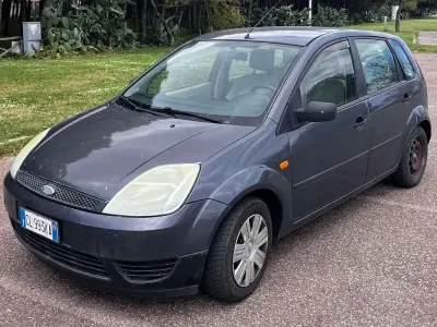 Usata Ford Fiesta Ambiente 68 CV (50 kW) 2003 Grigio Utilitaria