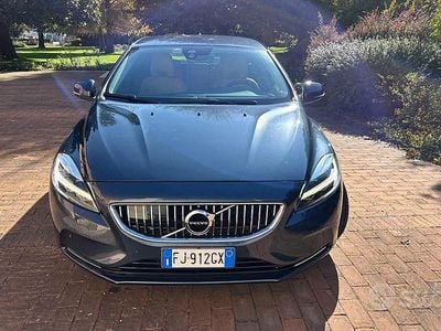 Usata Volvo V40 Inscription 120 CV (88 kW) 2017 Blu Berlina
