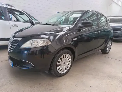 Usata Lancia Ypsilon Silver 95 CV (69 kW) 2012 Nero Utilitaria
