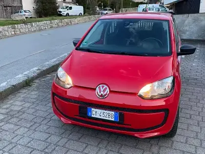 Begagnad VW up! 60 HK (44 kW) 2025 Röd Halvkombi