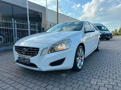 Usata Volvo S40 R-Design 179 CV (131 kW) 2010 Bianco Berlina