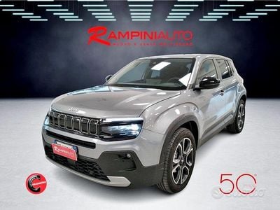Begagnad Jeep Avenger Summit 101 HK (74 kW) 2025 Grå SUV