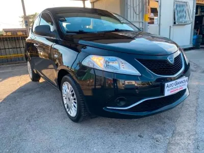 Usata Lancia Ypsilon 69 CV (50 kW) 2017 Nero Utilitaria