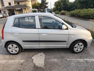 Usata Kia Picanto 61 CV (44 kW) 2005 Grigio Utilitaria