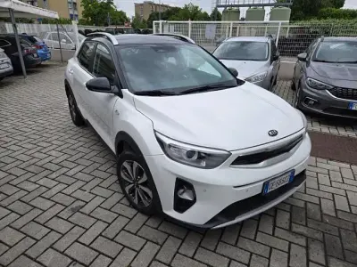 Usata Kia Stonic Style 101 CV (74 kW) 2021 Bianco SUV