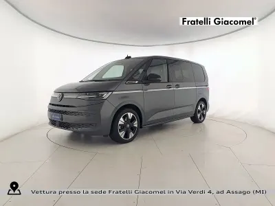 Usata VW Multivan Style 245 CV (180 kW) 2025 Grigio indium metallizzato Monovolume
