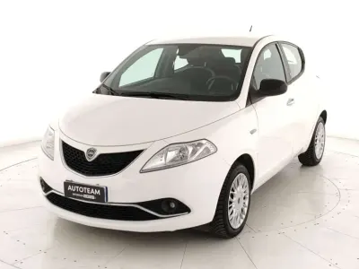 Usata Lancia Ypsilon Gold 69 CV (50 kW) 2017 Bianco Utilitaria