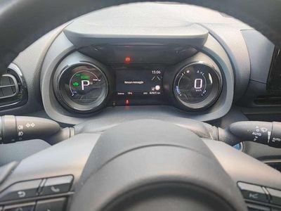 Usata Toyota Yaris Hybrid Trend 92 CV (67 kW) 2020 Bianco Berlina