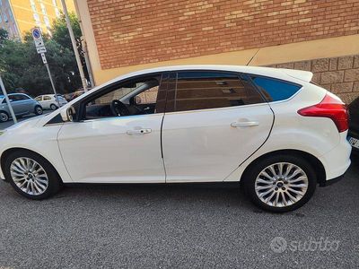 Begagnad Ford Focus 116 HK (85 kW) 2012 Vit Kombi
