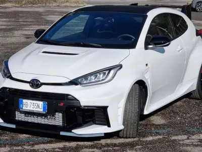 Nuova Toyota Yaris Aero 280 CV (205 kW) 2026 Bianco Utilitaria