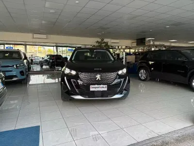 Usata Peugeot 2008 Allure 131 CV (96 kW) 2022 Nero SUV