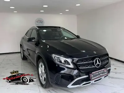 Usata Mercedes GLA200 Premium 136 CV (100 kW) 2017 Nero SUV