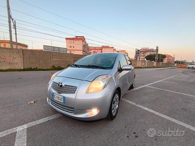 Grigio Usata 2007 Toyota Yaris Berlina | 4490 € (Cara)