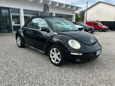 Usata VW New Beetle 102 CV (75 kW) 2006 Nero Utilitaria