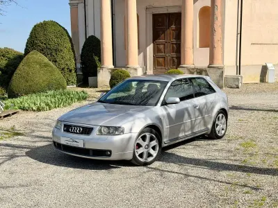 Usata Audi S3 Ambiente 209 CV (153 kW) 1999 Argento Utilitaria