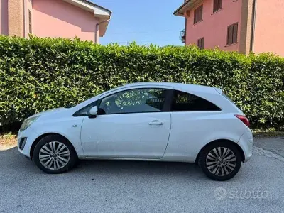 Usata Opel Corsa 95 CV (69 kW) 2011 Bianco Utilitaria