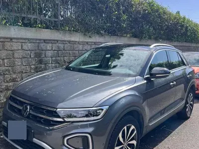 Usata VW T-Roc 116 CV (85 kW) 2024 Grigio SUV