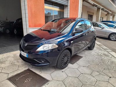 Usata Lancia Ypsilon 69 CV (50 kW) 2018 Blu Utilitaria