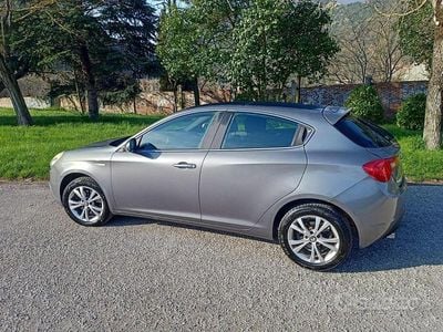 Usata Alfa Romeo Giulietta Distinctive 140 CV (102 kW) 2011 Grigio Utilitaria
