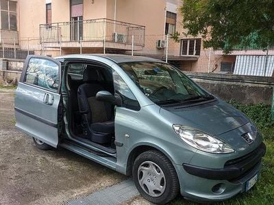 Usata Peugeot 1007 70 CV (51 kW) 2006 Verde Monovolume