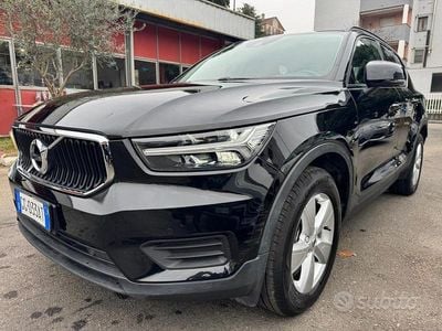 Usata Volvo XC40 Momentum 130 CV (95 kW) 2021 Nero SUV