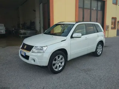 Usata Suzuki Grand Vitara 129 CV (94 kW) 2010 Bianco SUV