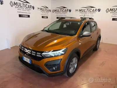 Usata Dacia Sandero Expression 101 CV (74 kW) 2023 Arancione Berlina