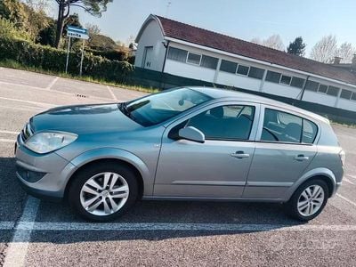 Usata Opel Astra 116 CV (85 kW) 2007 Grigio Berlina