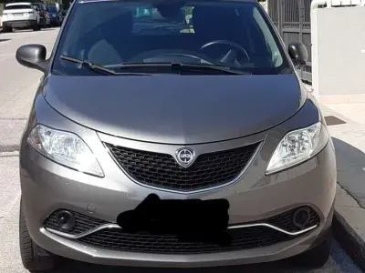 Usata Lancia Ypsilon Silver 80 CV (58 kW) 2015 Grigio Utilitaria