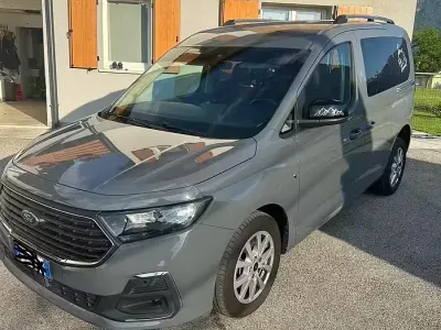 Usata Ford Tourneo Connect Titanium 122 CV (89 kW) 2023 Grigio Monovolume
