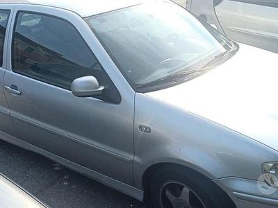 Begagnad VW Polo 2001 Grå